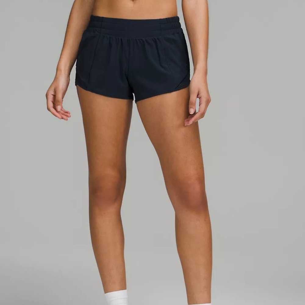 Lululemon size 6 hottie hot navy shorts 2.5